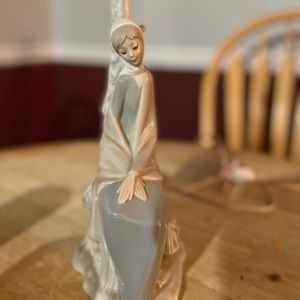 Antique lady sitting on bench lamp